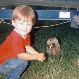 shaun_with_pet_groundhog_1981.jpg